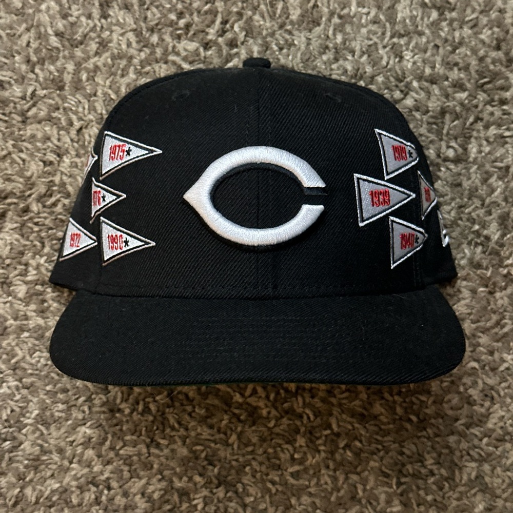 Cincinnati Reds fitted Size 7 1/4 lightly used Mens